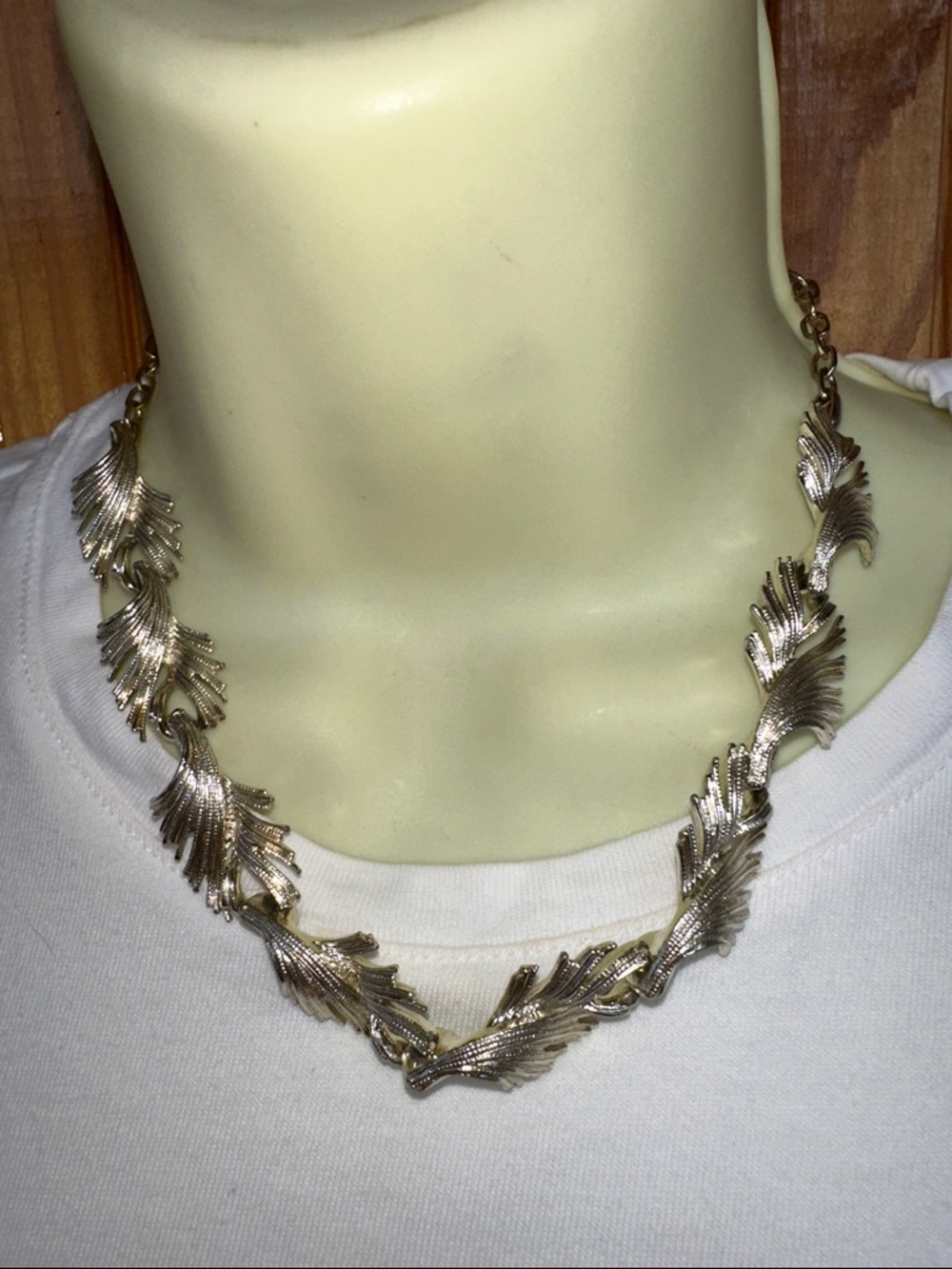 Vintage Mid Century Gold Tone Leaf-Link Necklace‎